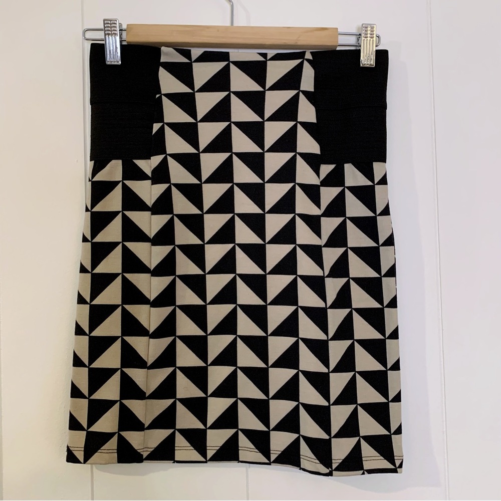 Ultra Teeze Black and Beige Triangle Skirt S
